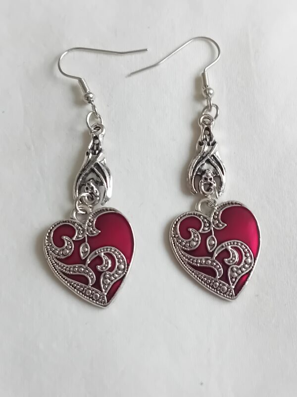 Gothic red and silver coloured pendant heart earring