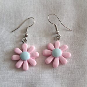 Pink & White Daisy Drop Earrings — Pretty Floral Hanging Jewellery
